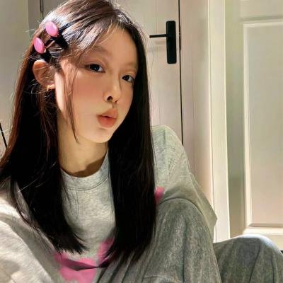 虚拟小姐在看着你